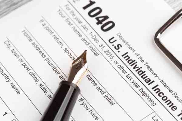 Gilbert Tax Preparation Service filing income tax return in Gilbert, AZ